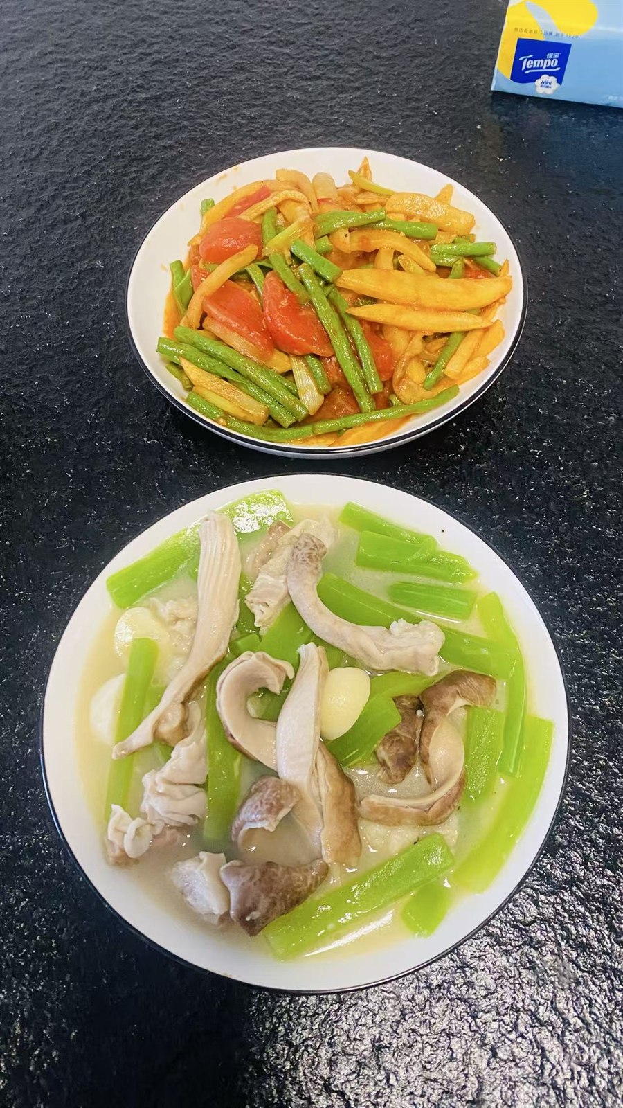 上汤莴笋平菇
