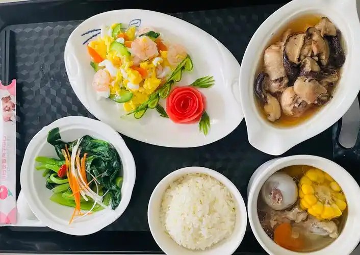 虾仁炒蛋 · 香菇烧鸡块