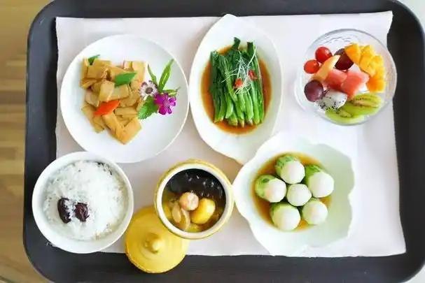 鸽子汤 · 冬瓜丸子 · 红枣米饭