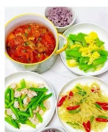 番茄炖牛腩 · 丝瓜炒蛋