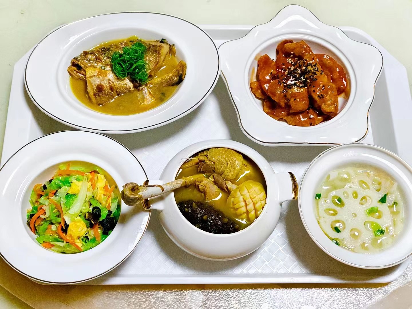 清蒸黄鱼 · 糖醋肉段 · 鸡腿鲍鱼汤