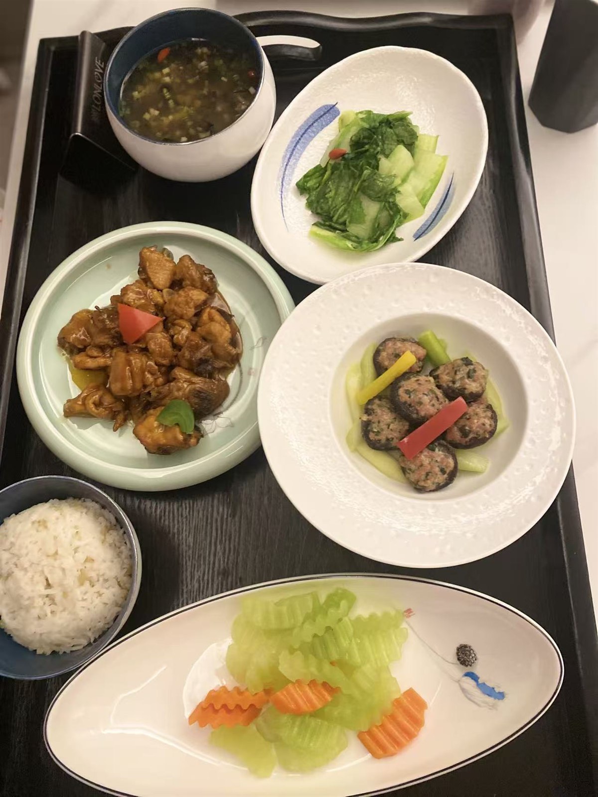 香菇滑鸡 · 肉丸彩椒