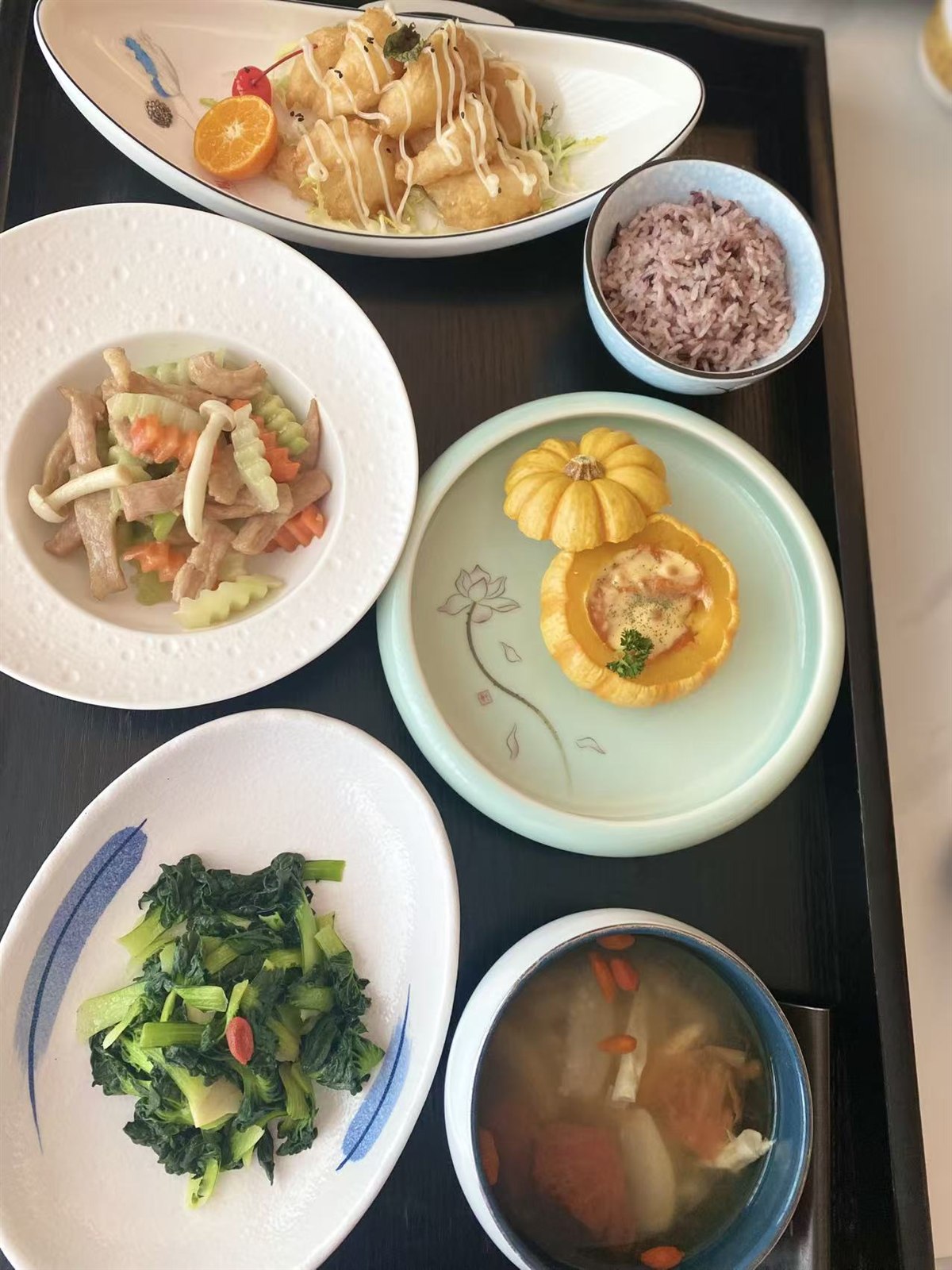 南瓜盅蒸肉 · 西芹炒肉丝